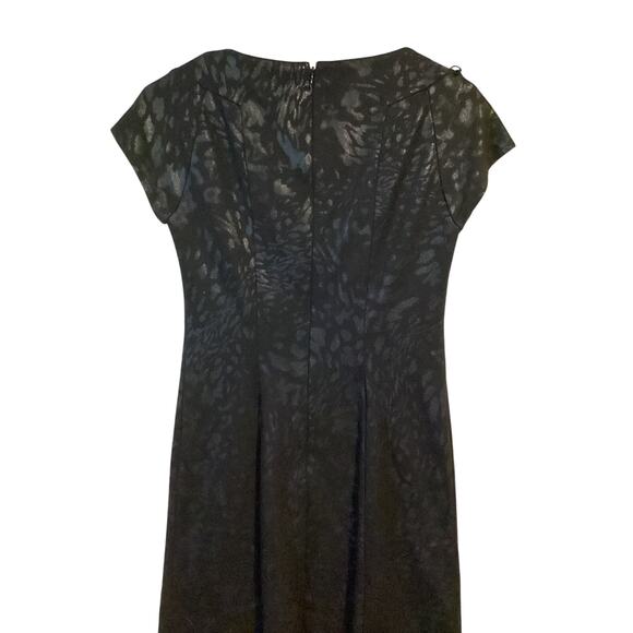 5047 Morgan McFeeters Embossed Black Sheath Dress Mini Cap Sleeves Lined Size 2 - Picture 4 of 5